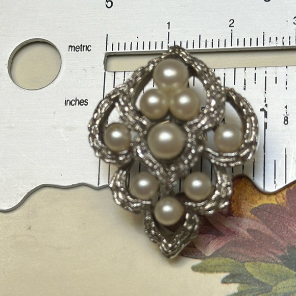 Trifari Faux Pearl & Textured Silver Metal Leaf Shaped Clip Earrings-1 1/4” x 1” - Picture 8 of 8